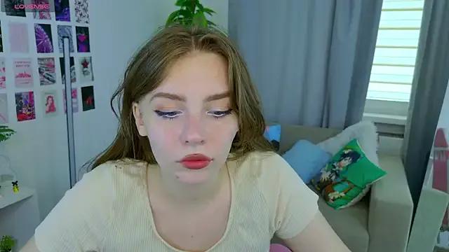 Discover our girls online shows and discover the company of countless livestreamers, with stunning shapes, sex toys and more.