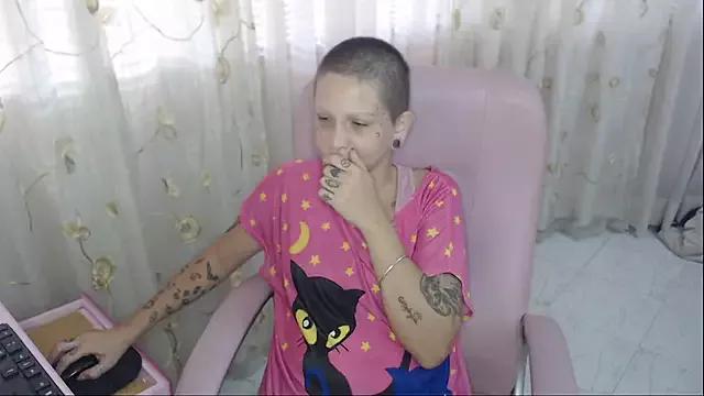 moon_cat85 from StripChat