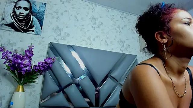 moon_HoneyX from StripChat