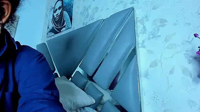 moon_HoneyX from StripChat