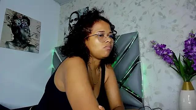 moon_HoneyX from StripChat