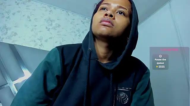 moon_HoneyX from StripChat