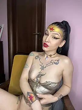 Discover our girls online shows and discover the company of countless livestreamers, with stunning shapes, sex toys and more.