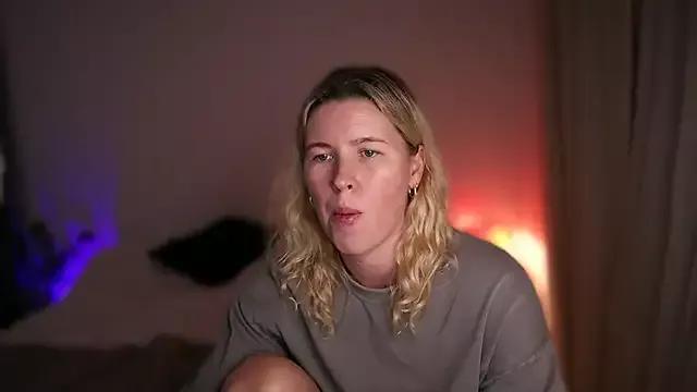 moonamii from StripChat