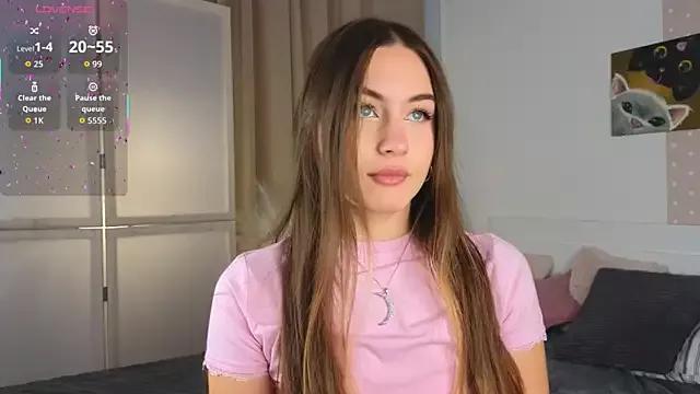 Discover our girls online shows and discover the company of countless livestreamers, with stunning shapes, sex toys and more.