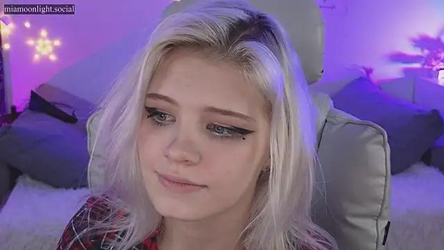 Moonlight_Mia from StripChat