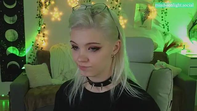 Moonlight_Mia from StripChat