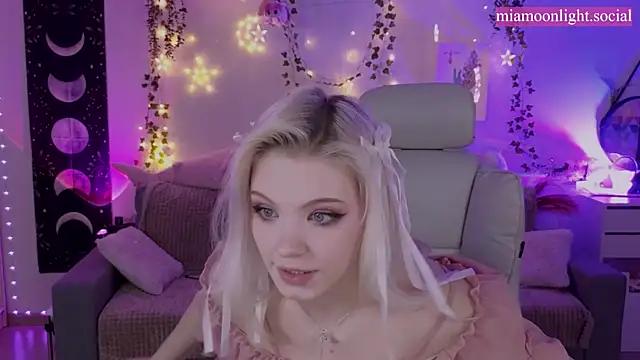 Moonlight_Mia from StripChat