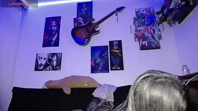 moonligth18 from StripChat