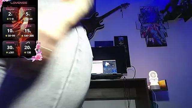 moonligth18 from StripChat