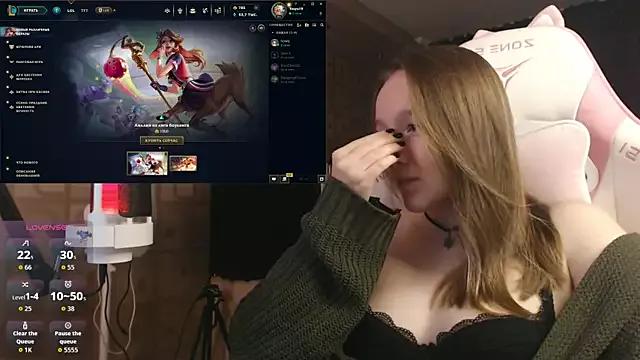 MoonlishSiren from StripChat