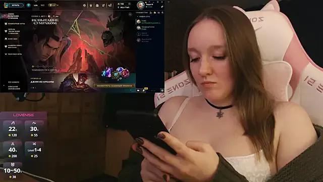 MoonlishSiren from StripChat