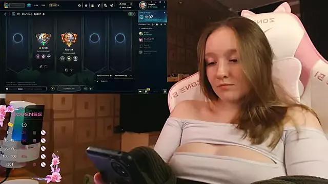 MoonlishSiren from StripChat