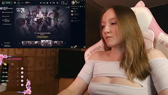 MoonlishSiren from StripChat