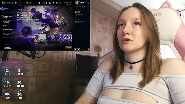 MoonlishSiren from StripChat is Freechat