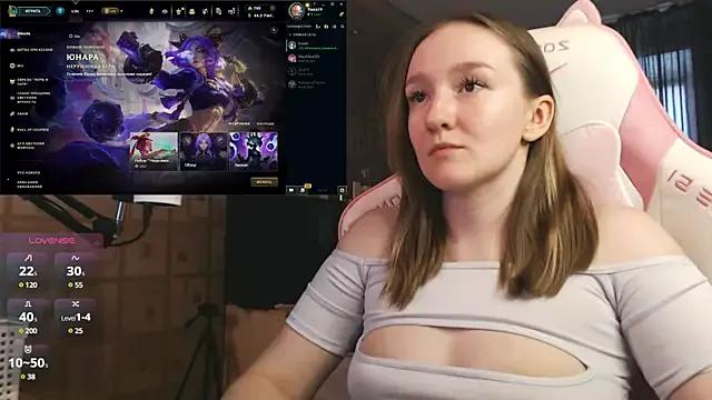 MoonlishSiren from StripChat