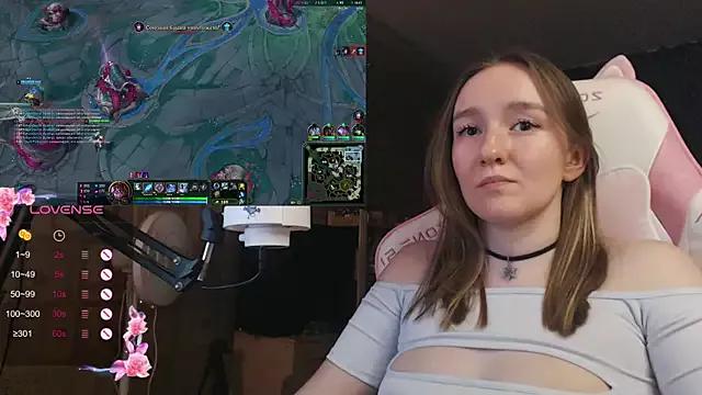 MoonlishSiren from StripChat