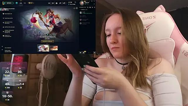 MoonlishSiren from StripChat