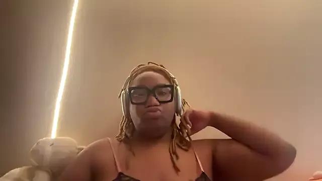 moonlit_softgirl from StripChat is Freechat
