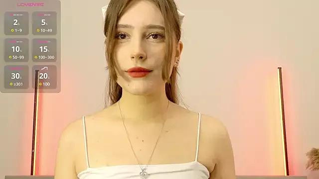 Discover our girls online shows and discover the company of countless livestreamers, with stunning shapes, sex toys and more.