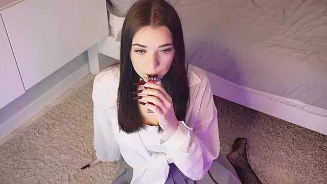 moony_mary from StripChat
