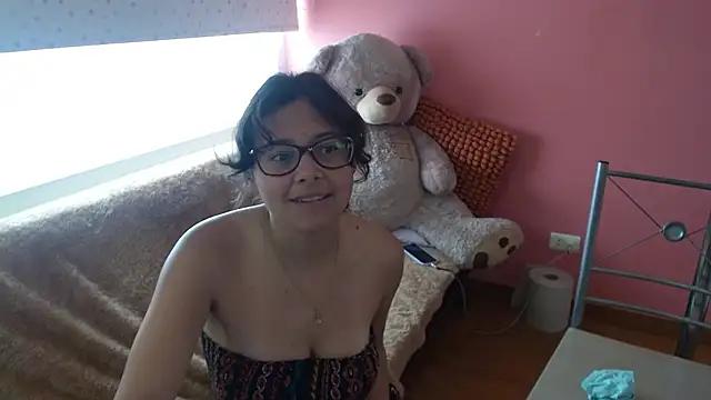 Discover our girls online shows and discover the company of countless livestreamers, with stunning shapes, sex toys and more.