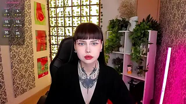 Discover our girls online shows and discover the company of countless livestreamers, with stunning shapes, sex toys and more.