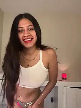 Discover our girls online shows and discover the company of countless livestreamers, with stunning shapes, sex toys and more.