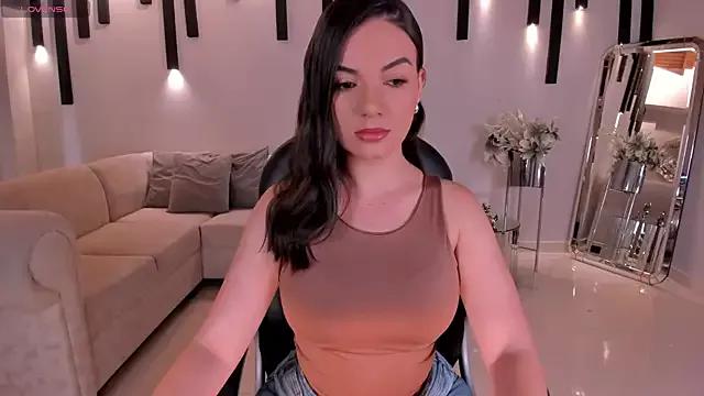Discover our girls online shows and discover the company of countless livestreamers, with stunning shapes, sex toys and more.