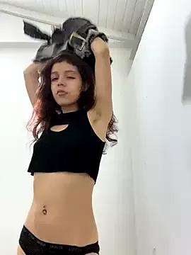 Discover our girls online shows and discover the company of countless livestreamers, with stunning shapes, sex toys and more.