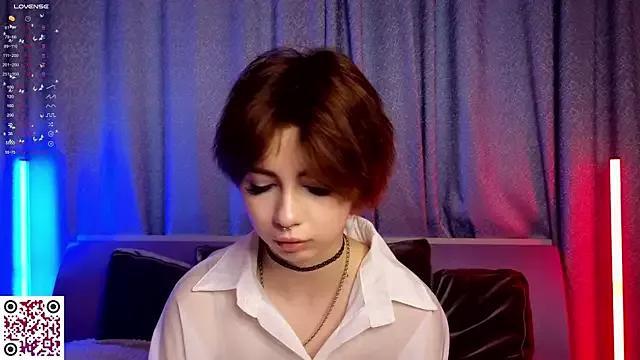 Discover our girls online shows and discover the company of countless livestreamers, with stunning shapes, sex toys and more.