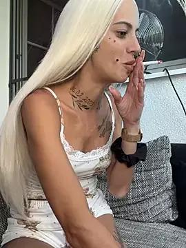 Discover our girls online shows and discover the company of countless livestreamers, with stunning shapes, sex toys and more.