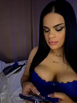 Discover our girls online shows and discover the company of countless livestreamers, with stunning shapes, sex toys and more.