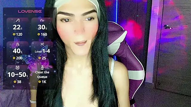 Discover our girls online shows and discover the company of countless livestreamers, with stunning shapes, sex toys and more.
