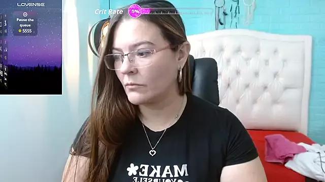 Discover our girls online shows and discover the company of countless livestreamers, with stunning shapes, sex toys and more.