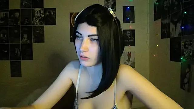 Discover our girls online shows and discover the company of countless livestreamers, with stunning shapes, sex toys and more.