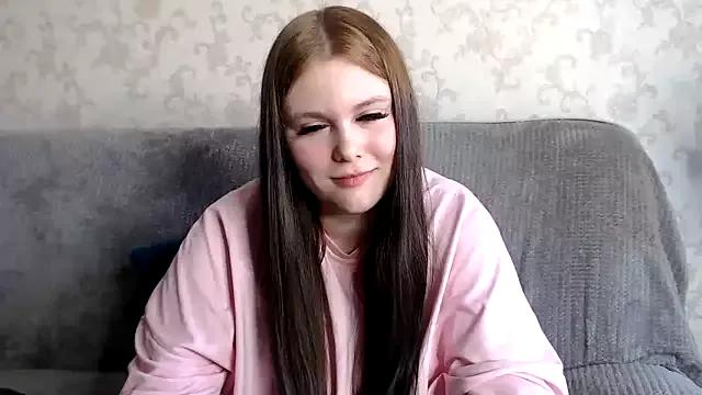 Discover our girls online shows and discover the company of countless livestreamers, with stunning shapes, sex toys and more.