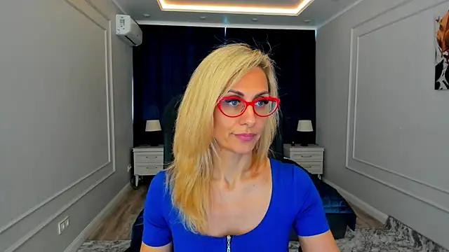 Discover our girls online shows and discover the company of countless livestreamers, with stunning shapes, sex toys and more.