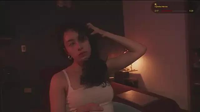 Discover our girls online shows and discover the company of countless livestreamers, with stunning shapes, sex toys and more.