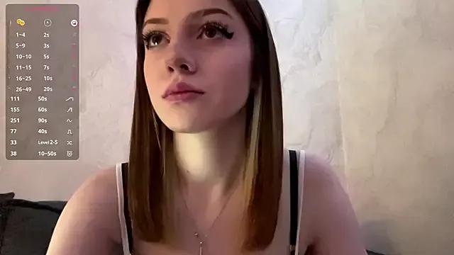 Discover our girls online shows and discover the company of countless livestreamers, with stunning shapes, sex toys and more.
