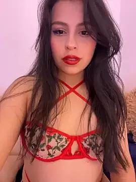 Discover our girls online shows and discover the company of countless livestreamers, with stunning shapes, sex toys and more.