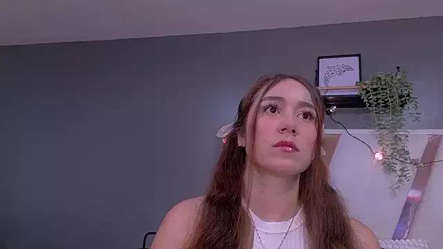 Discover our girls online shows and discover the company of countless livestreamers, with stunning shapes, sex toys and more.