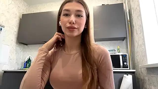 Discover our girls online shows and discover the company of countless livestreamers, with stunning shapes, sex toys and more.