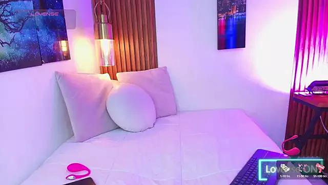 MylaDreams from StripChat is Freechat