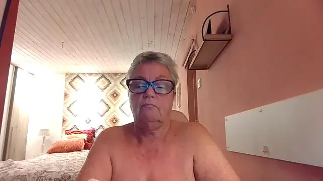 Mystery-Grandmother from StripChat is Freechat
