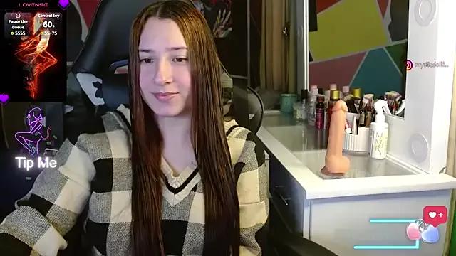 Discover our girls online shows and discover the company of countless livestreamers, with stunning shapes, sex toys and more.