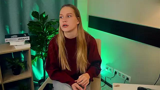 NadinePogar webcams show profile image 