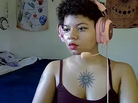 Nah_Lua webcams show profile image 