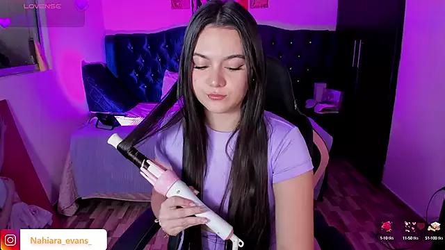 Discover our girls online shows and discover the company of countless livestreamers, with stunning shapes, sex toys and more.