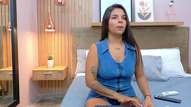 Nahomy_21 webcams show profile image 